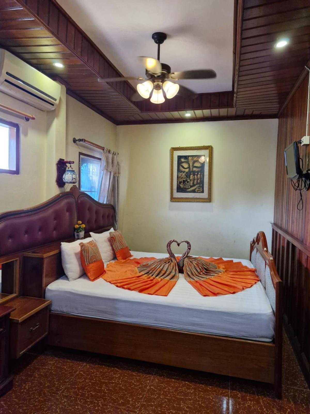 Sakura Wood House Hotell Luang Prabang Exteriör bild