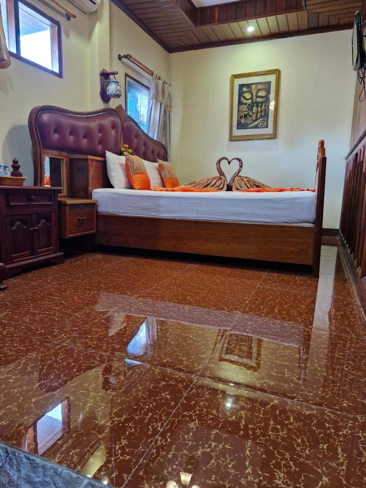 Sakura Wood House Hotell Luang Prabang Exteriör bild