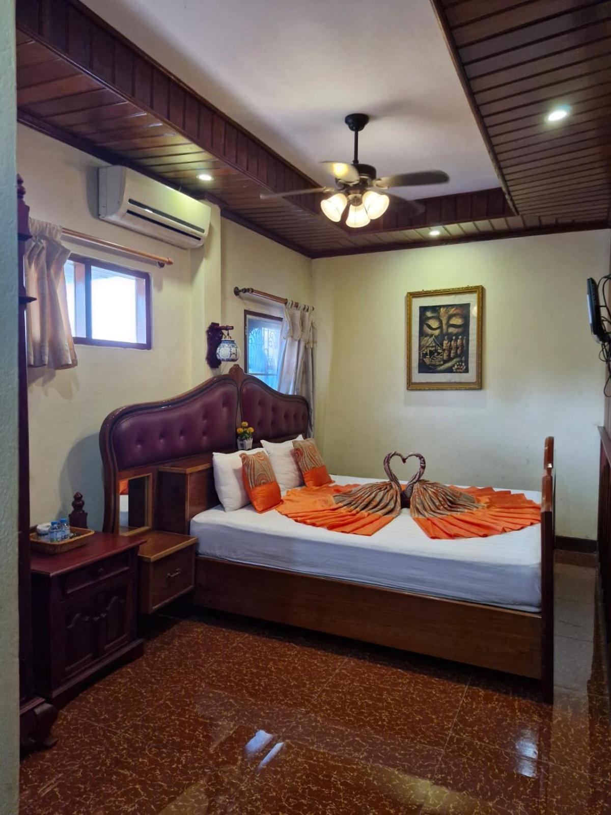 Sakura Wood House Hotell Luang Prabang Exteriör bild