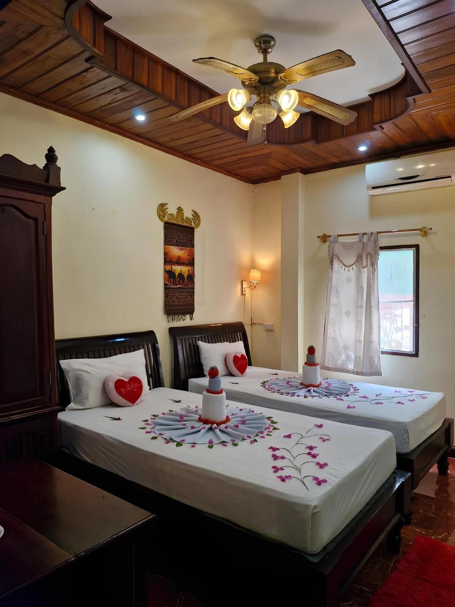 Sakura Wood House Hotell Luang Prabang Exteriör bild