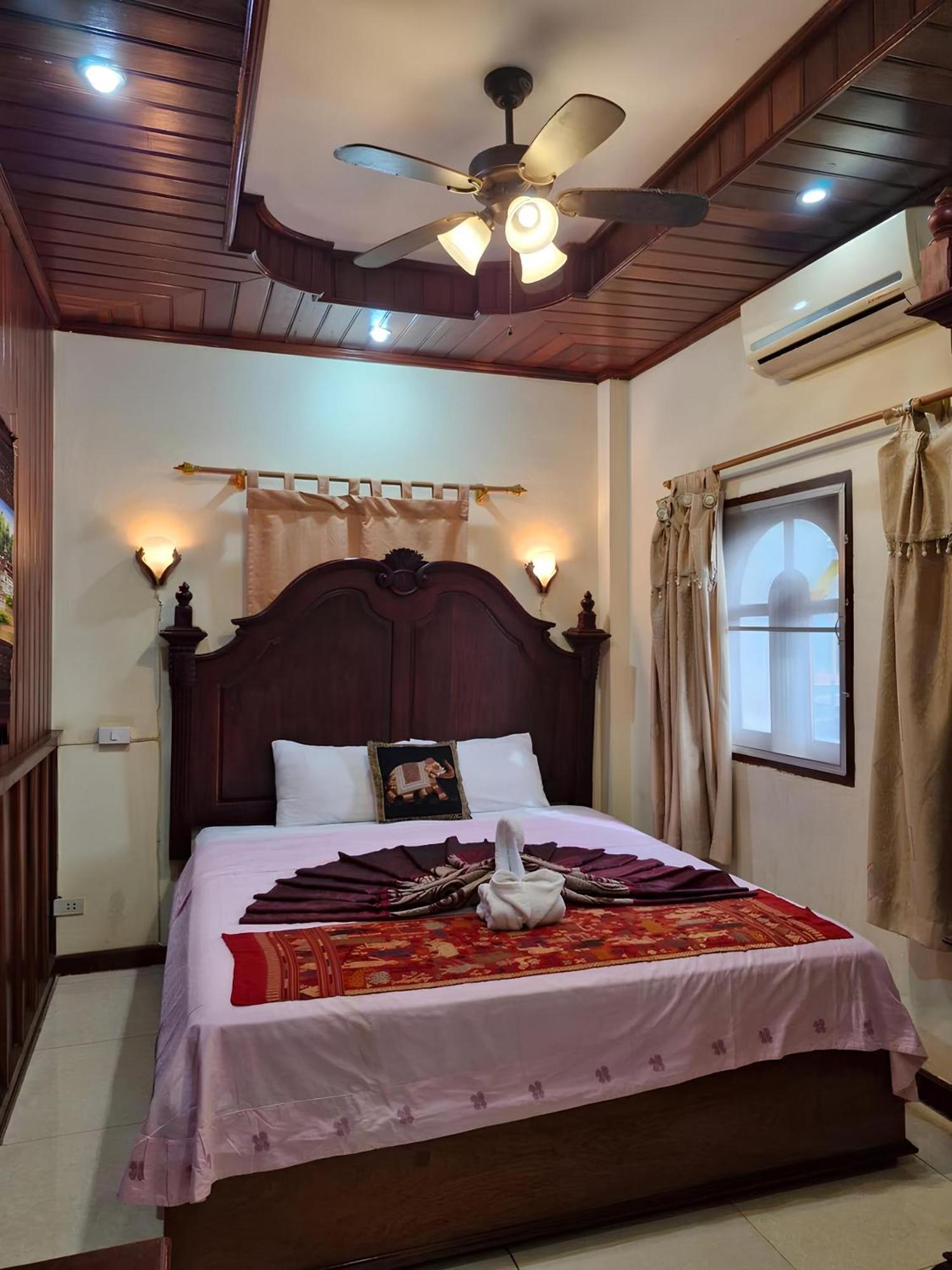 Sakura Wood House Hotell Luang Prabang Exteriör bild