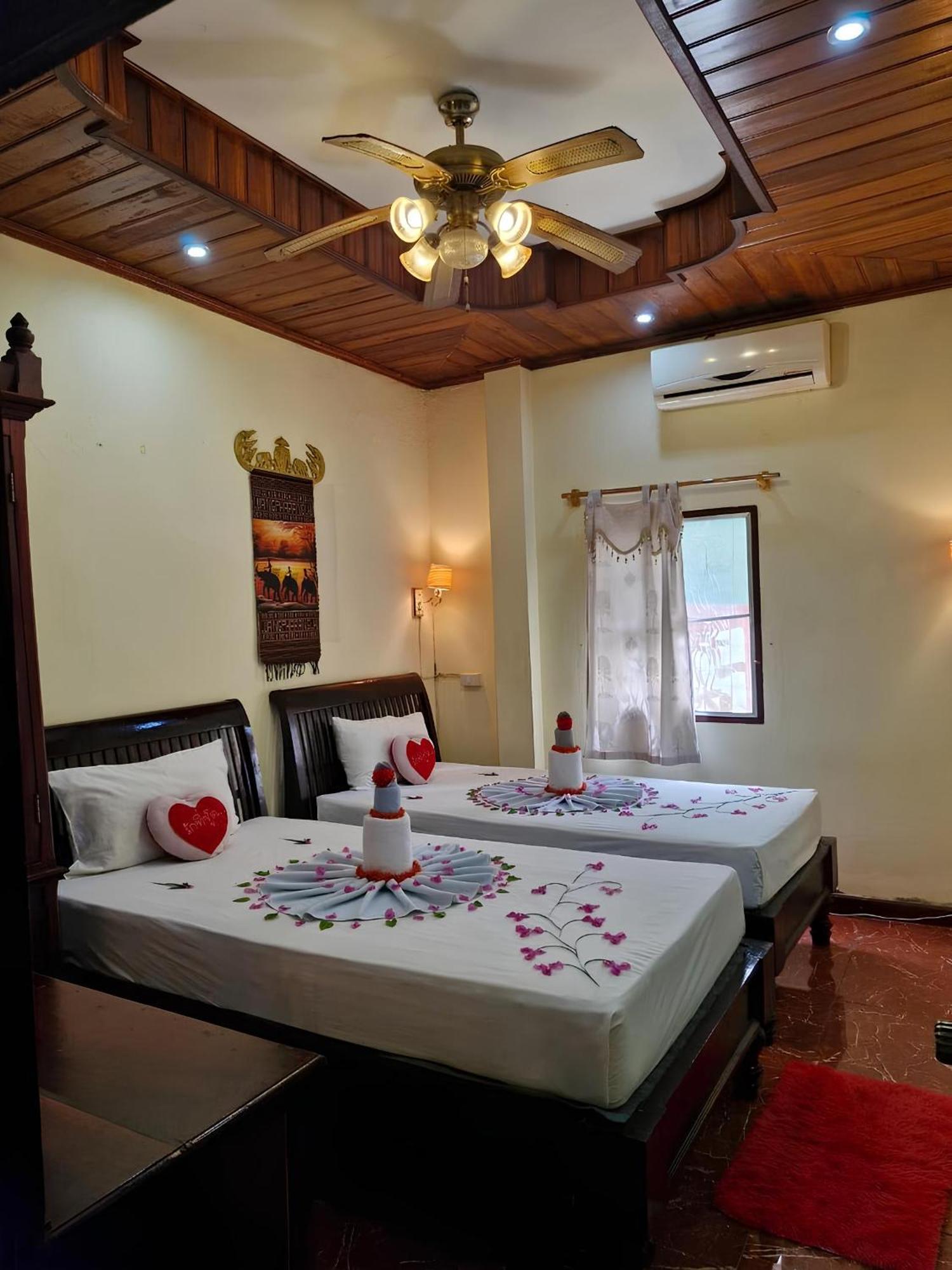 Sakura Wood House Hotell Luang Prabang Exteriör bild