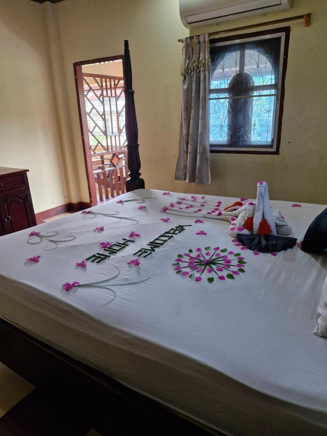 Sakura Wood House Hotell Luang Prabang Exteriör bild
