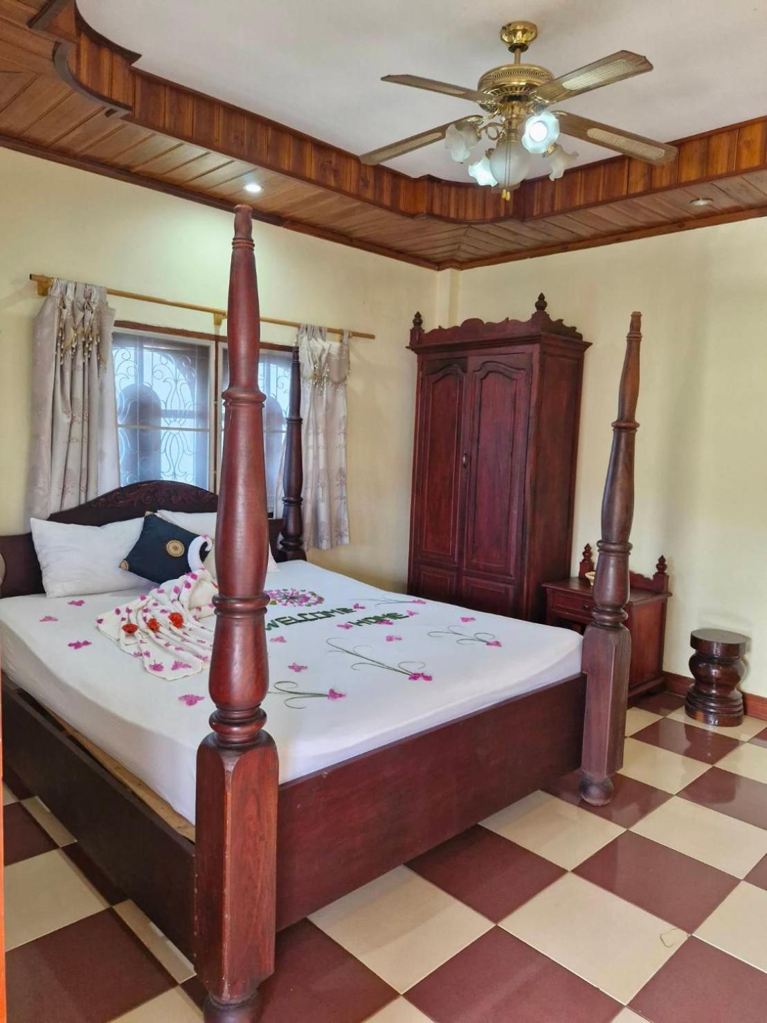 Sakura Wood House Hotell Luang Prabang Exteriör bild